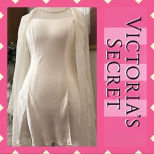 Victoria's Secret 👄 100% silk, short nightgown