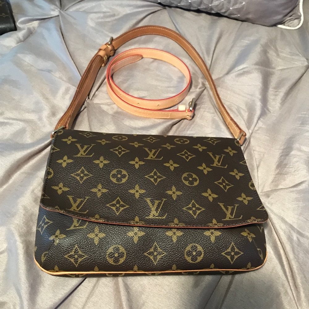 Louis Vuitton Musette Tango w/strap extender