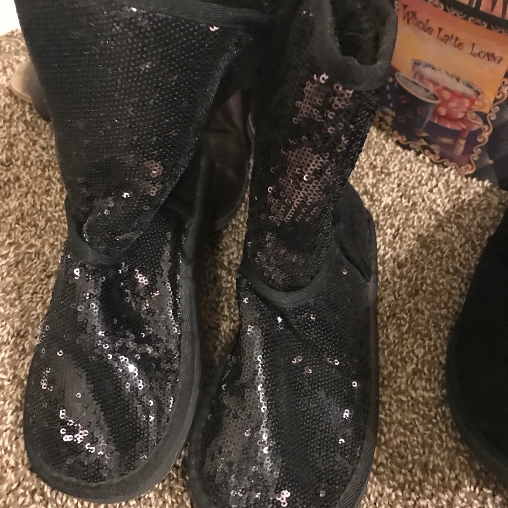 Black sequin winter boots