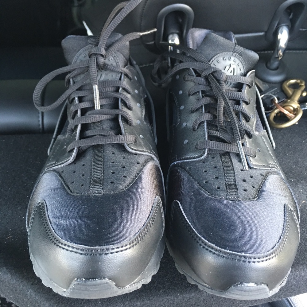 All black huaraches