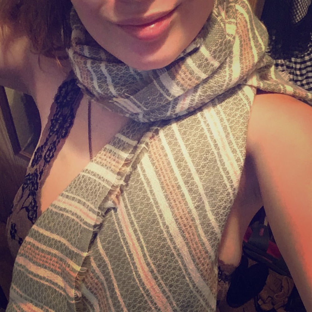 Hollister scarf