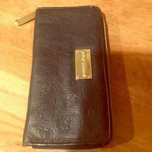 Betsey Johnson skull wallet