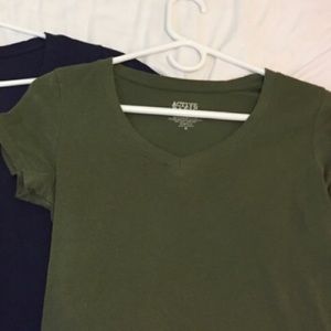 Tilly's green tee💚