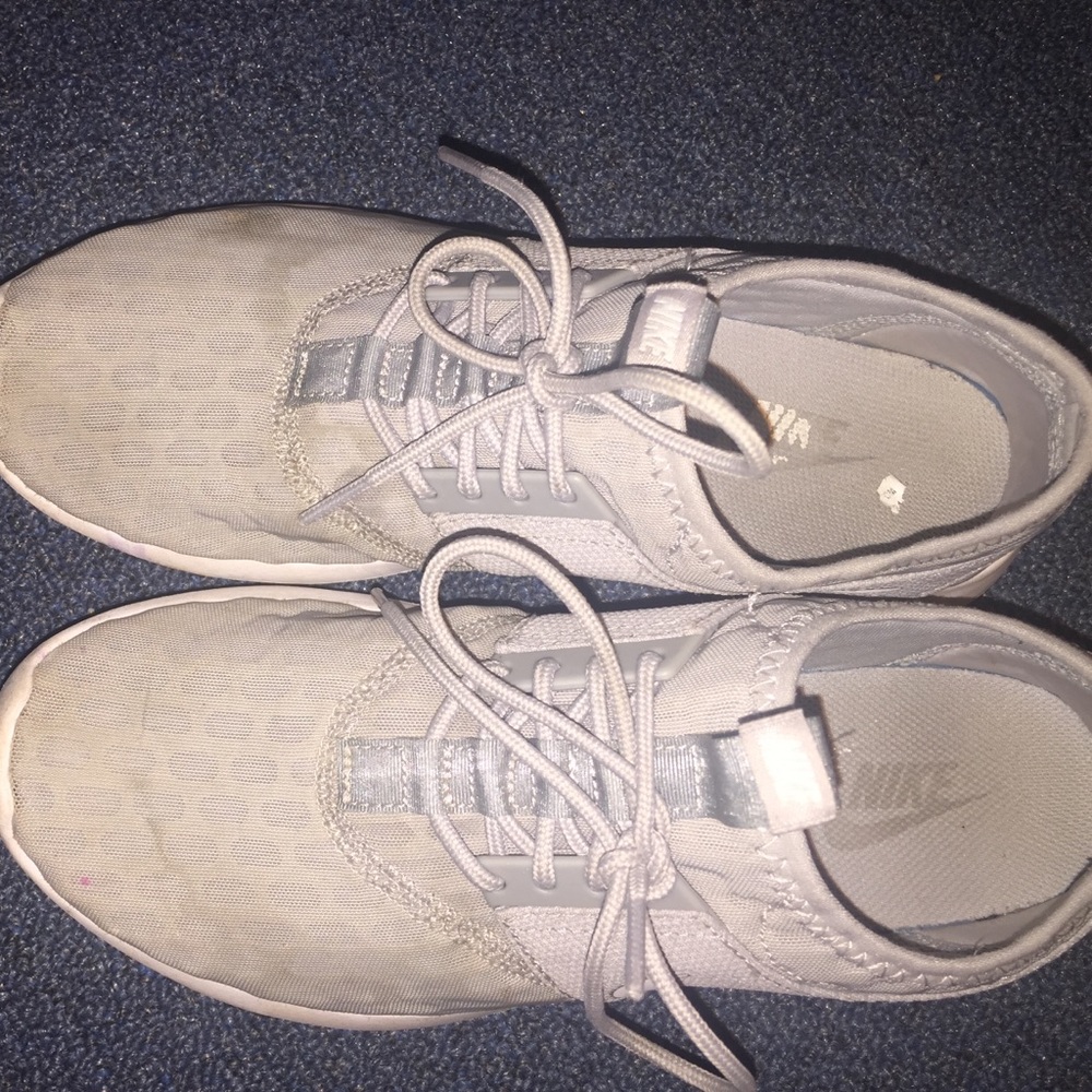 incredibly comftorable and cute Nike sneaks😻