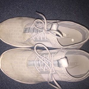 incredibly comftorable and cute Nike sneaks😻