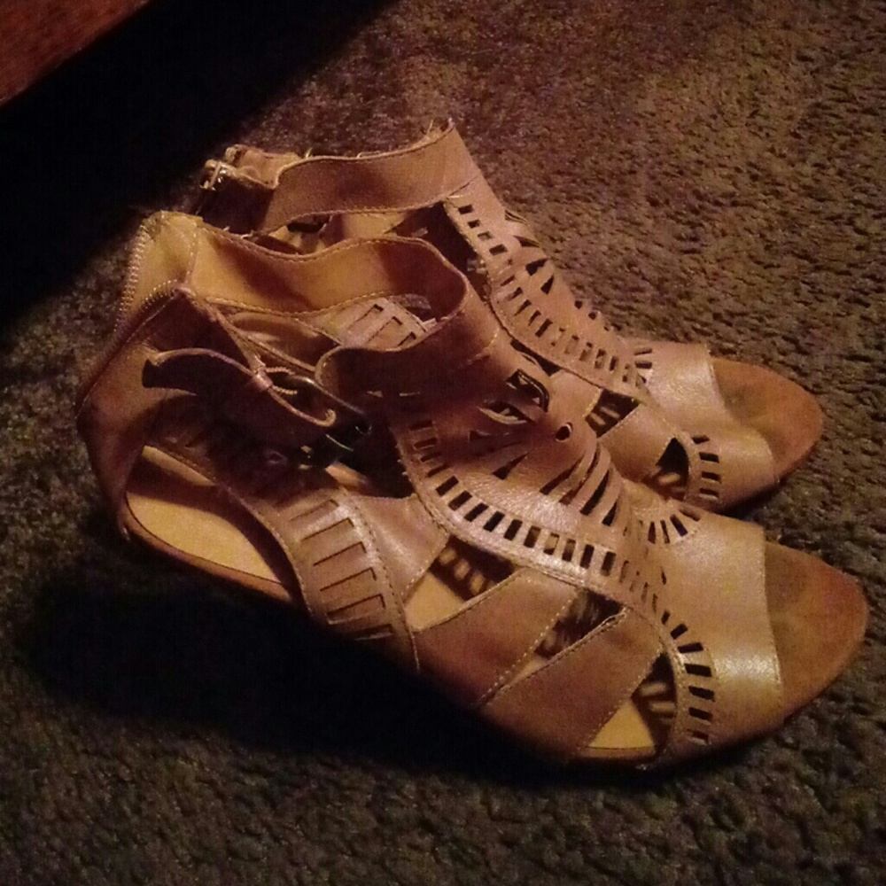 Shoes - Picture 2 of 3