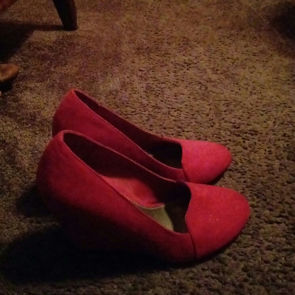 Shoes - Picture 2 of 4