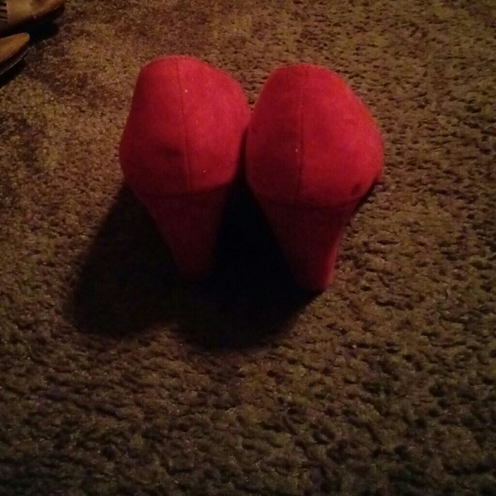 Shoes - Picture 3 of 4
