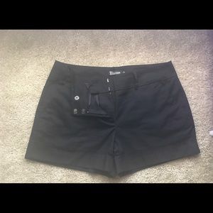 7th Avenue Black Shorts