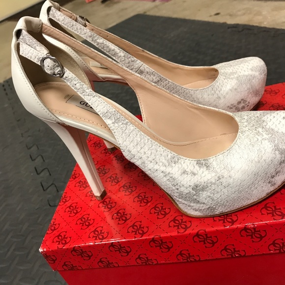 Beige guess pumps - Picture 2 of 3