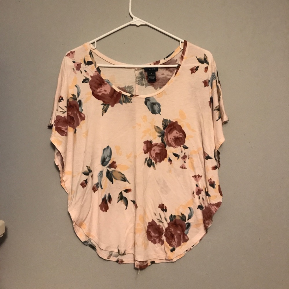 Rue 21 Flower Patterned T-Shirt size M