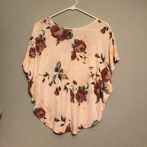 Rue 21 Flower Patterned T-Shirt size M - Picture 2 of 2