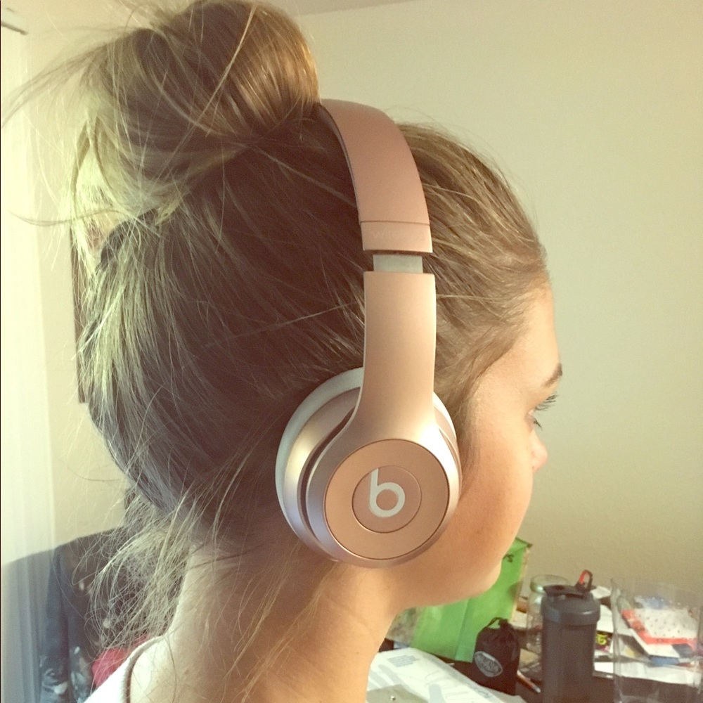 Beats by Dre wireless solo 3
