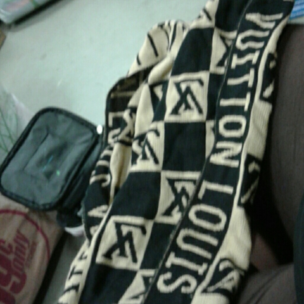 Louis vuitton scraf