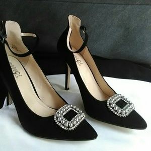 Black high heels w/ pearl & bling