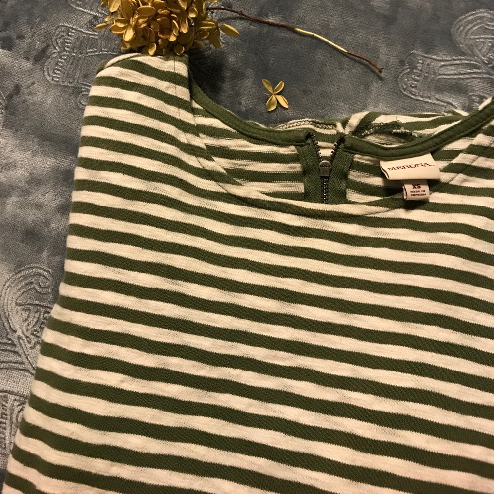 Cute long sleeve shirt 🌻✨👚