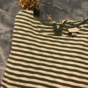 Cute long sleeve shirt 🌻✨👚