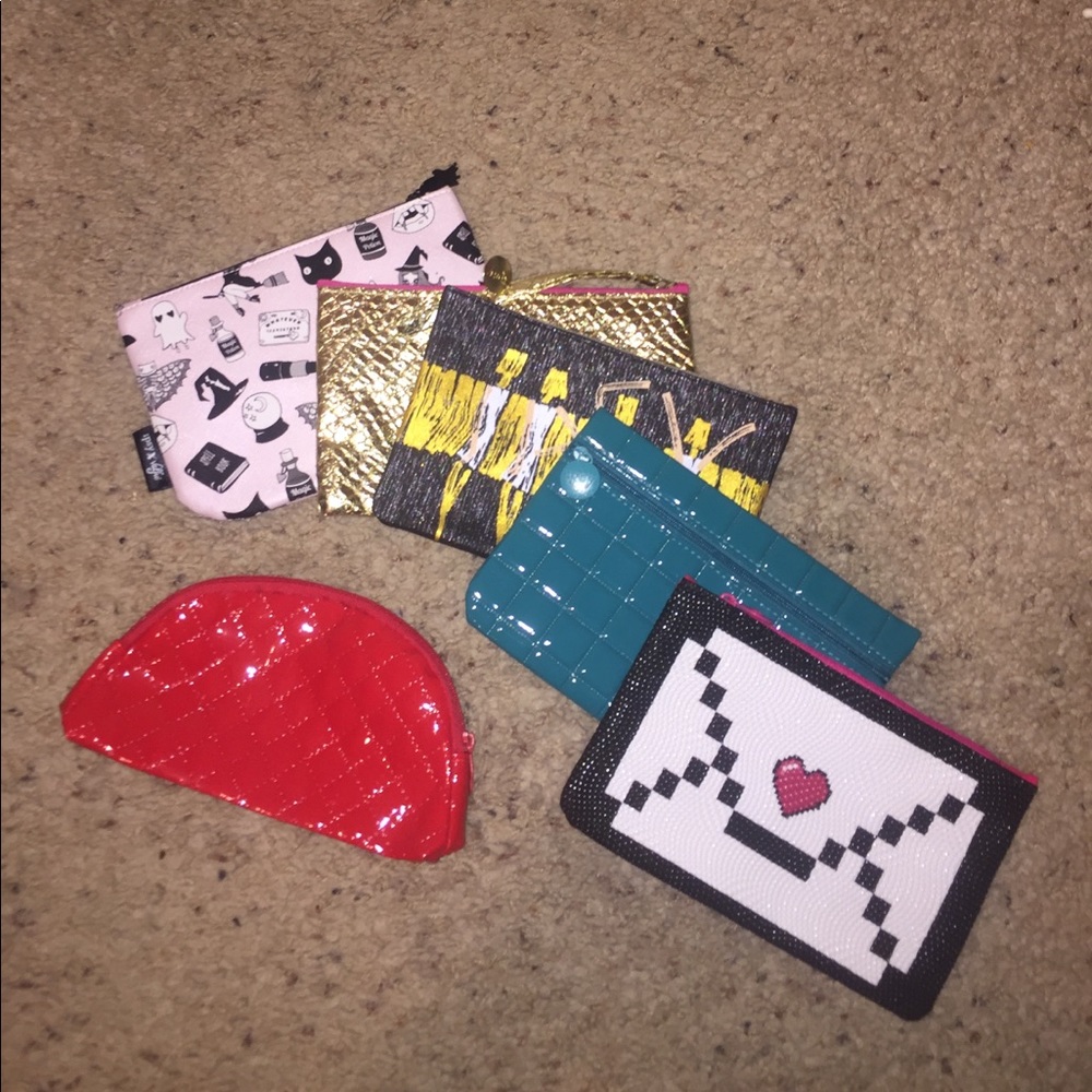 6 Makeup bags