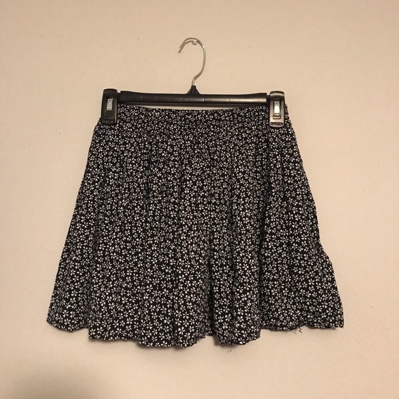 Floral Mini-Skirt - Picture 2 of 3