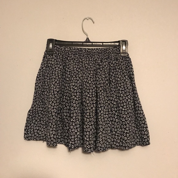Floral Mini-Skirt - Picture 3 of 3