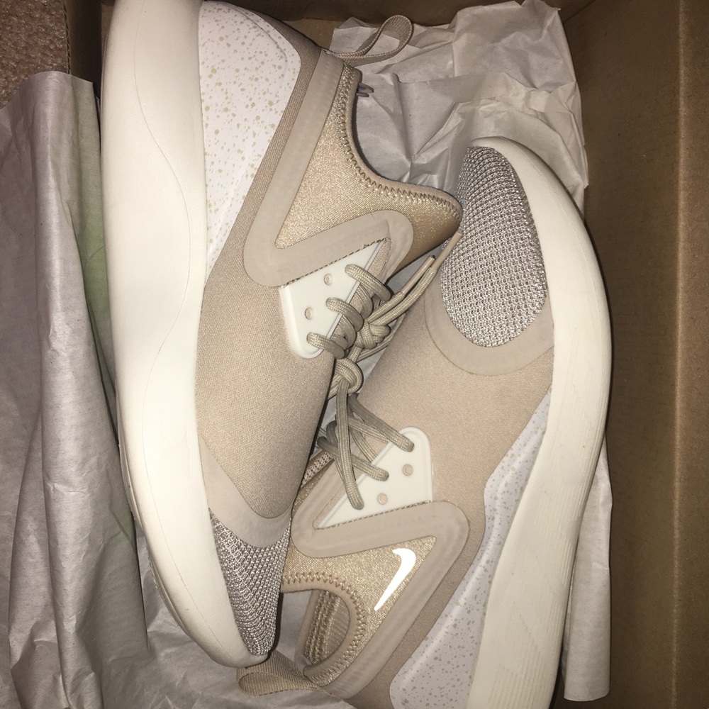 BRAND NEW Nike Lunarcharge Essential