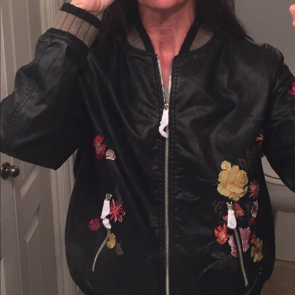❤sold❤LOWEST PRICE NOW❤Gorgeous leather bomber - Picture 2 of 8