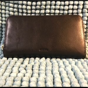 Fossil- Emma Leather Smartphone Wristlet