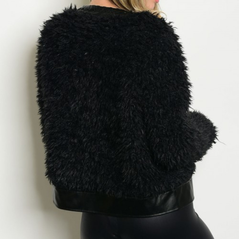 LAST MediumFABULOUS FAUX FUR JACKET - Picture 3 of 3