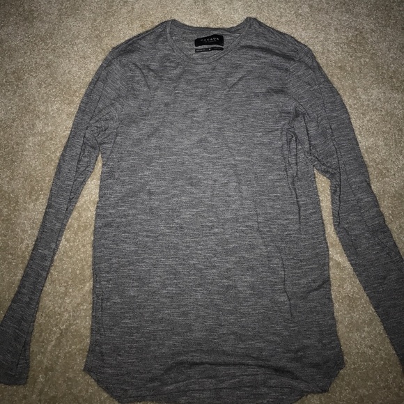 2 Extended length T-Shirts - Picture 2 of 3