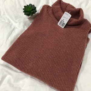 NWT SWEATER