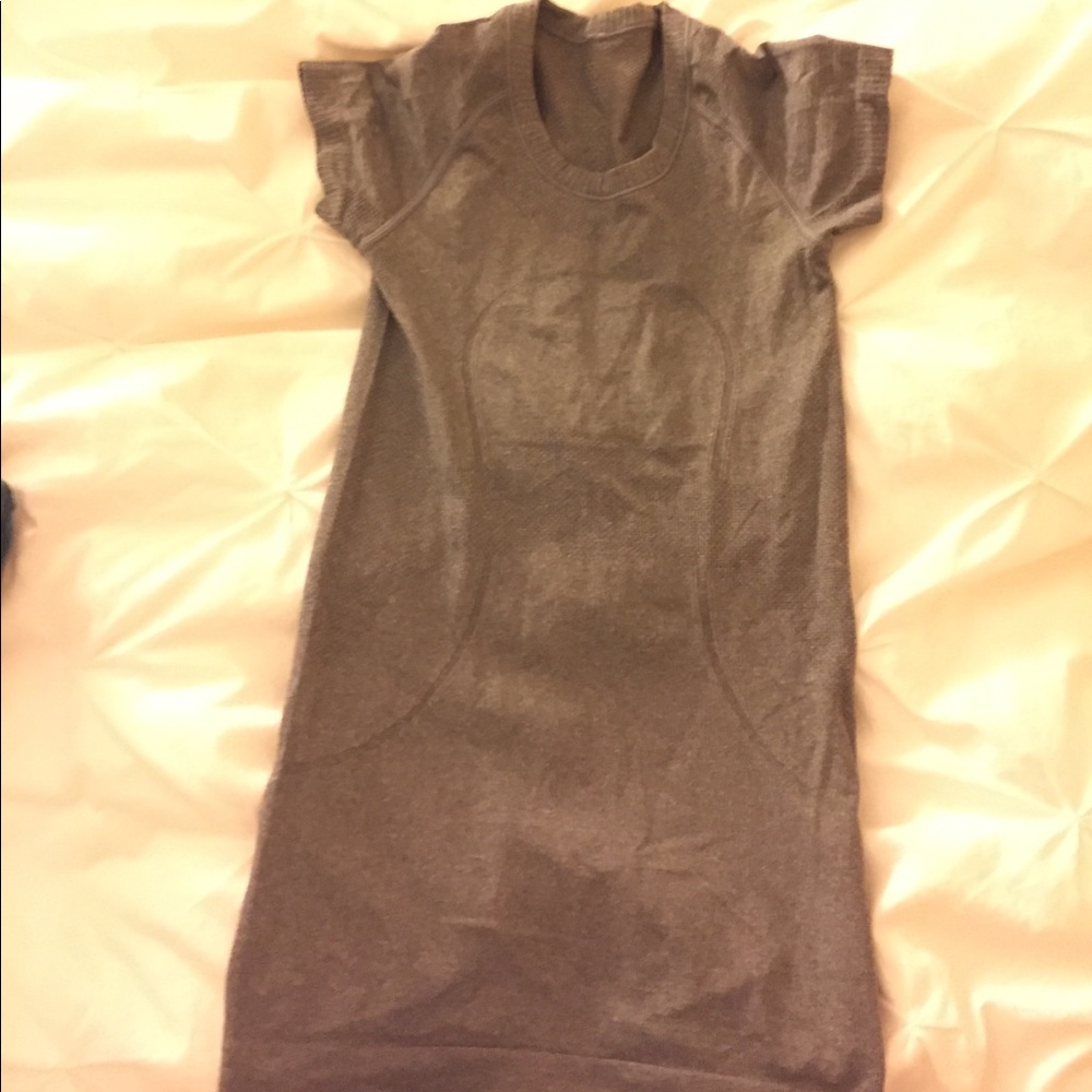 Lululemon swiftly run shirt size 2