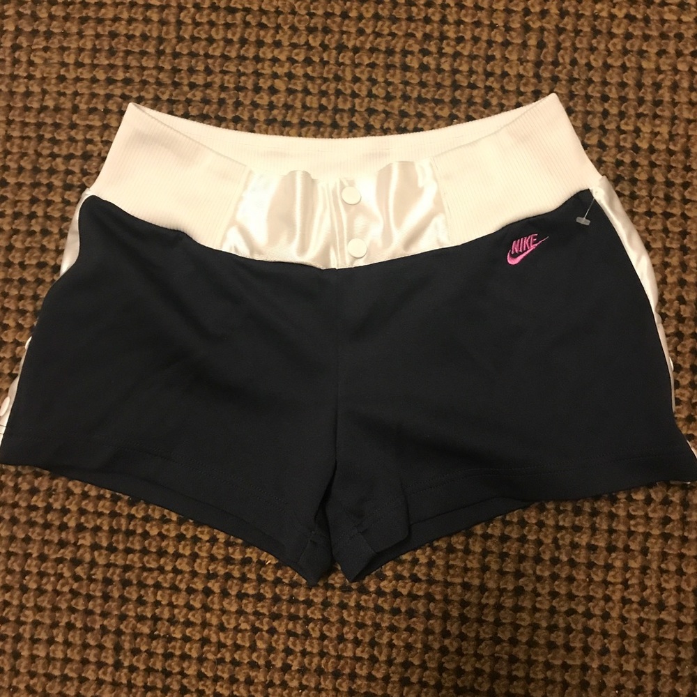 🌺 NIKE Sport Shorts NEW!