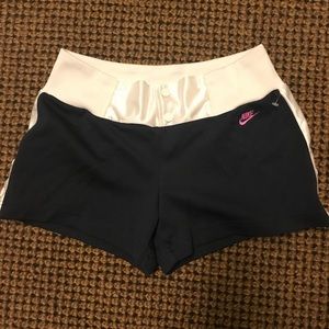 🌺 NIKE Sport Shorts NEW!