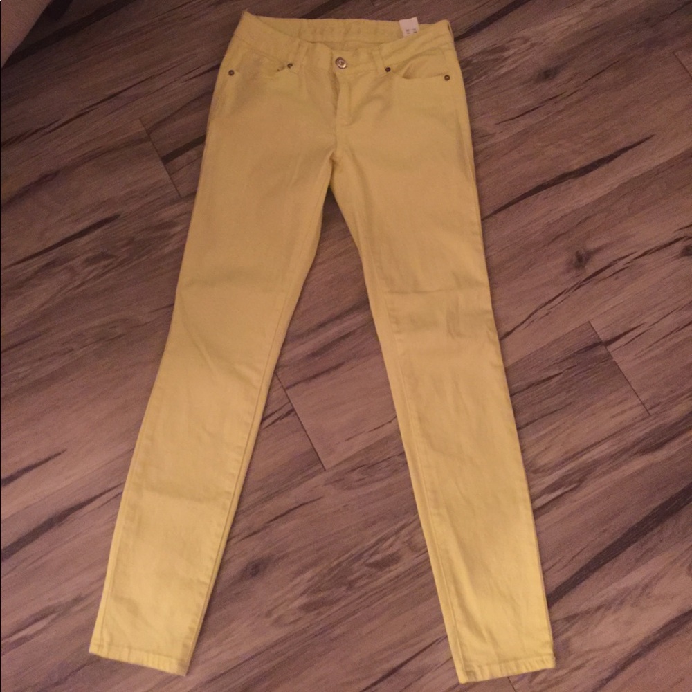 Donated to a shelter! Buffalo yellow skinny jeans!