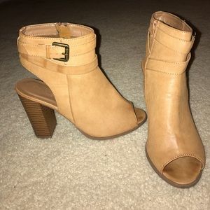 Camel booties