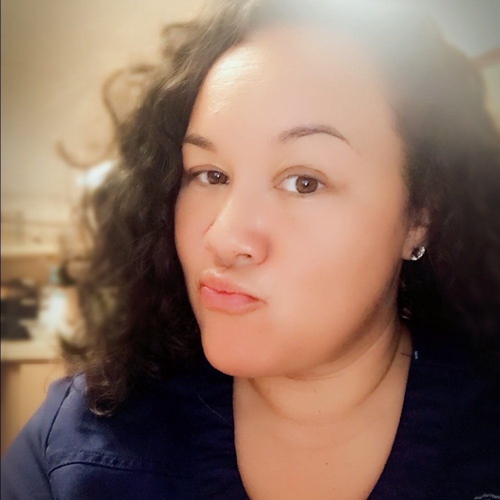 Meet your Posher, Delana