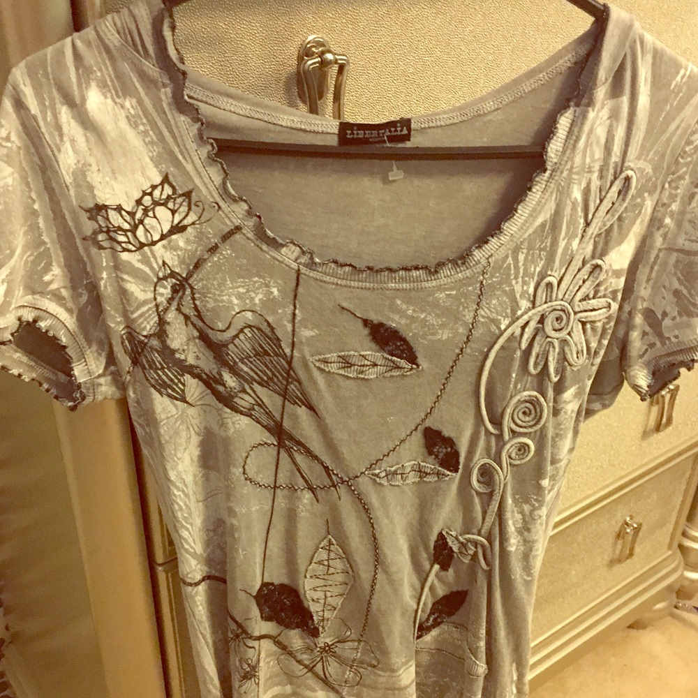 Hooded embroidered shirt