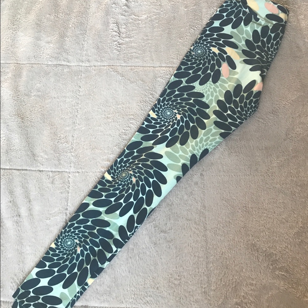(TWEEN) LulaRoe Buttery Soft Leggings