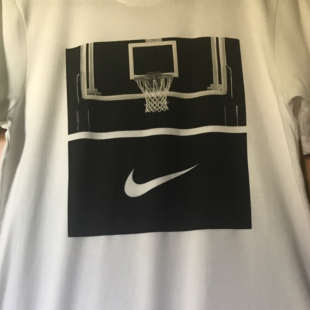 Brand New Never Worn Basketball Graphic Nike Tee