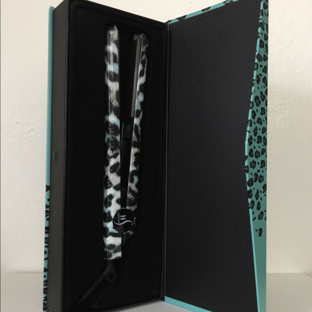 Turquoise Leopard Print Hair Straightener