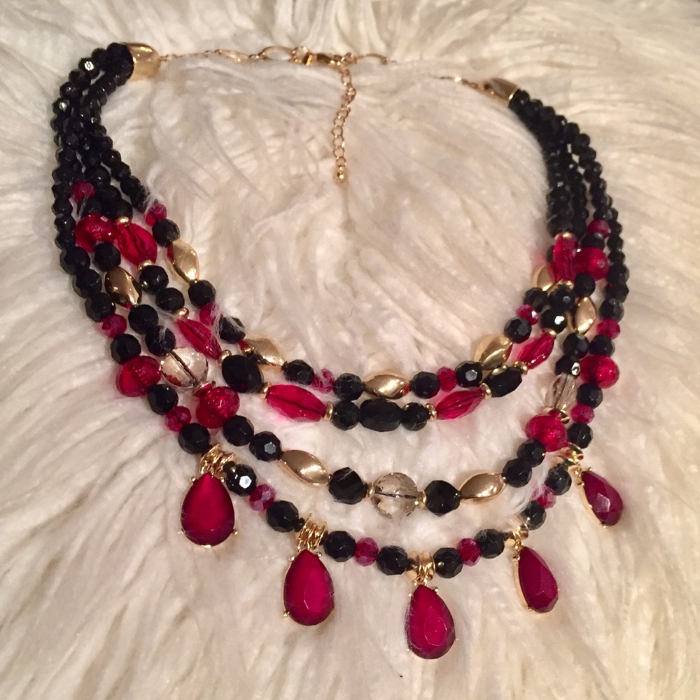 ✨NWOT✨Multi strand statement necklace!