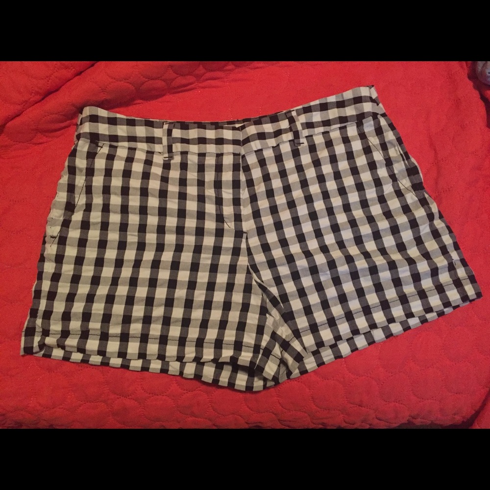 Loft Shorts, Checkered Black and White