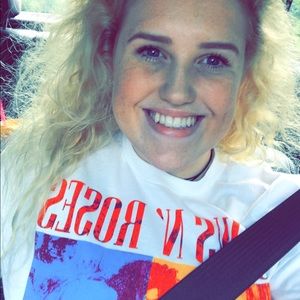 🌻 Meet Your Posher, Ellie 🌻