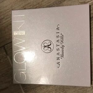 Anastasia glow kit