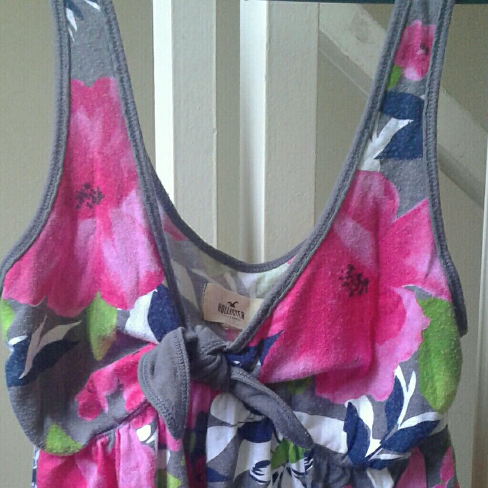 HOLLISTER floral knot top 🌹
