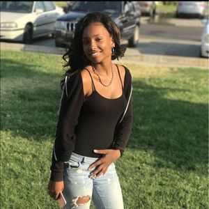 Meet your Posher, Ronaia