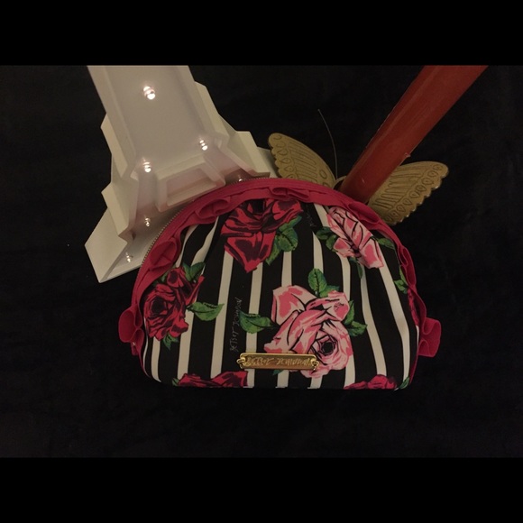 Betsey Johnson Handbags - 💅🏼💋Betsey Johnson Cosmetic Bag 💄💋
