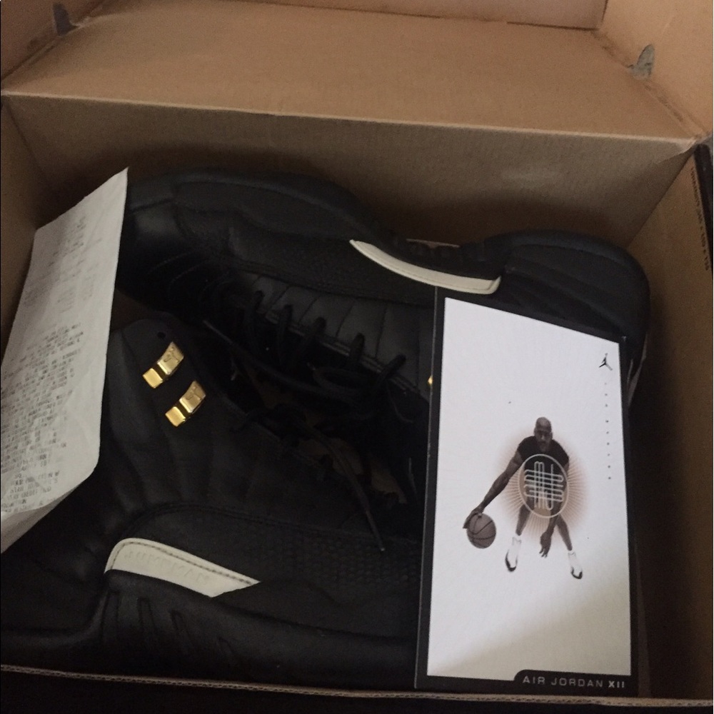 Jordan master black 12s