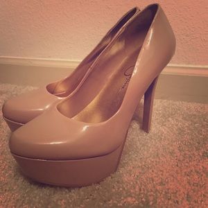 Jessica Simpson nude pumps