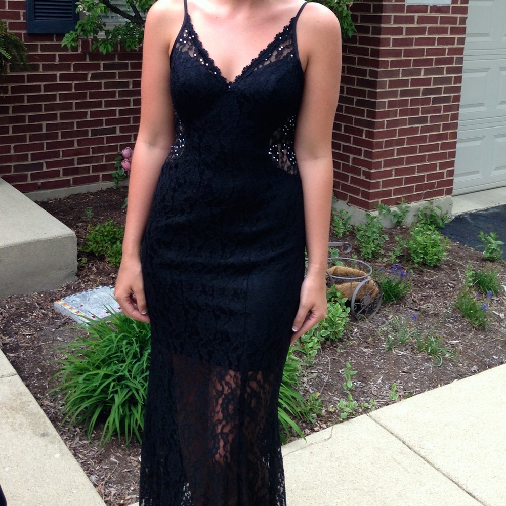 Black lace prom dress!